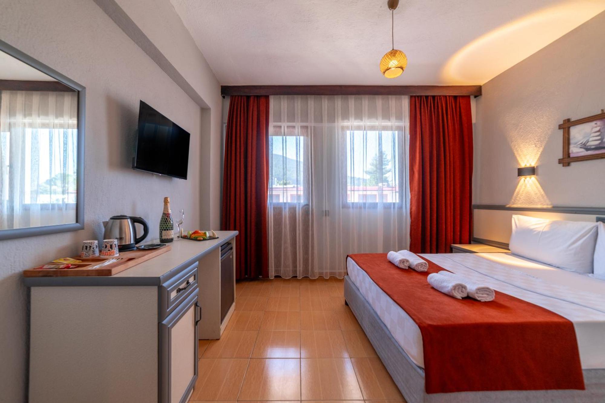 Club Aquarium Hotel & Spa Guvercinlik  Exterior photo
