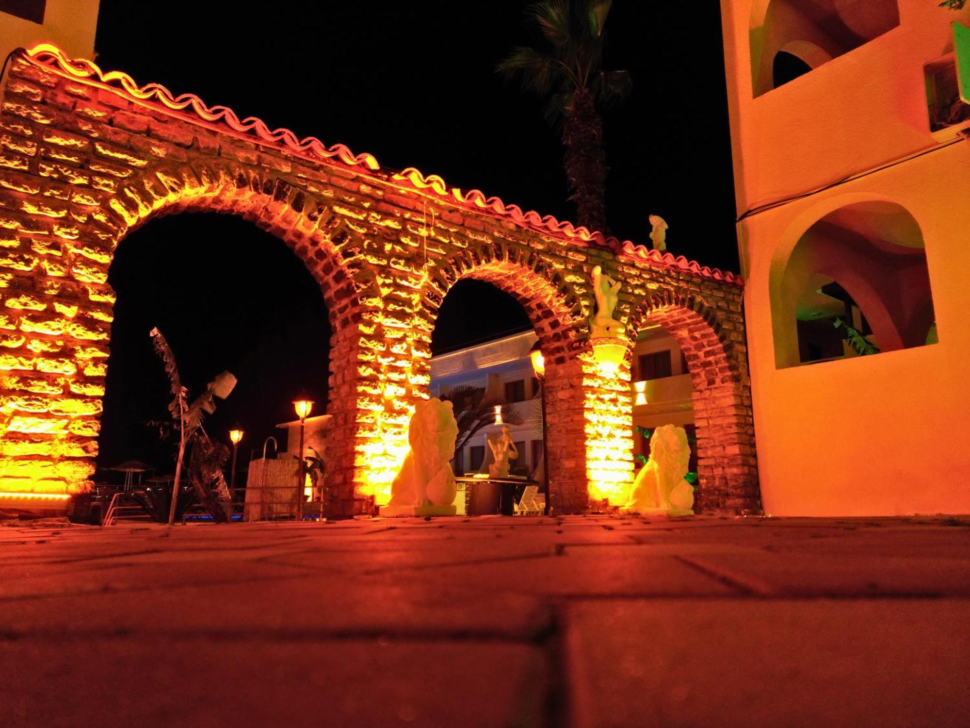 Club Aquarium Hotel & Spa Guvercinlik  Exterior photo